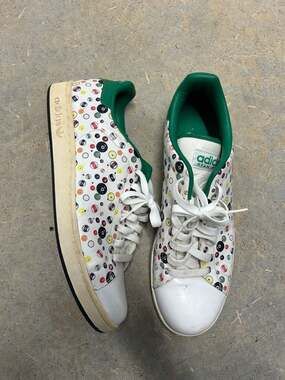 ADIDAS MENS WHITE RUBBER SHOES WITH EIGHT-BALL MULTI-COLOR PATTERN SIZE 13